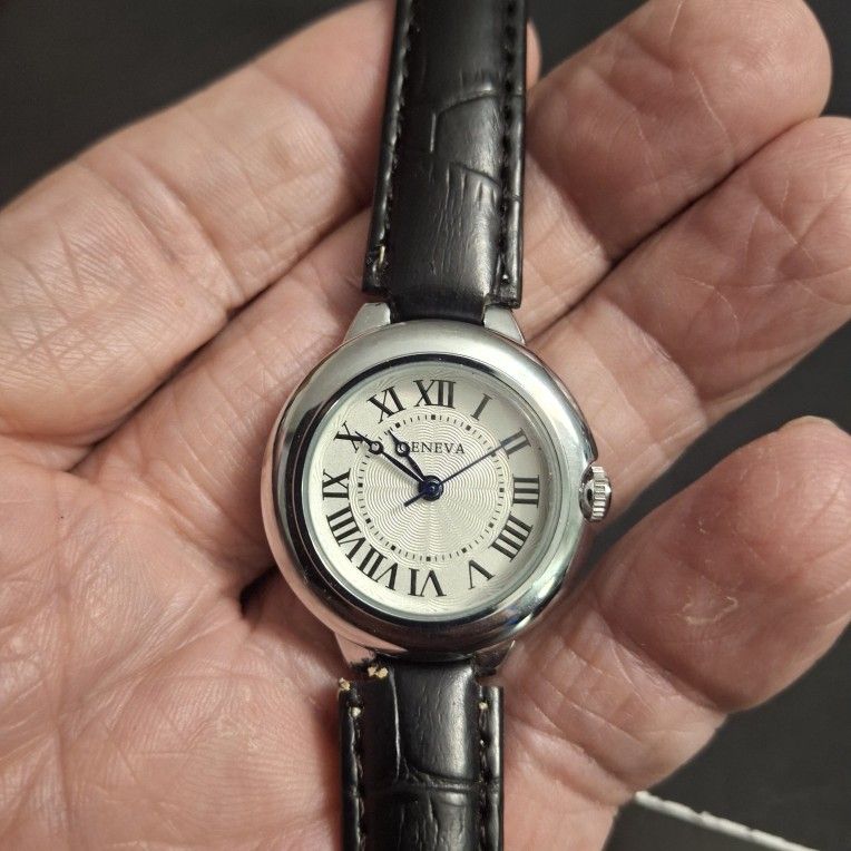 Geneva Quartz Wristwatch With Stainless Steel Back & Black Leather Band - I Just Put In A New Battery And It Works Perfectly