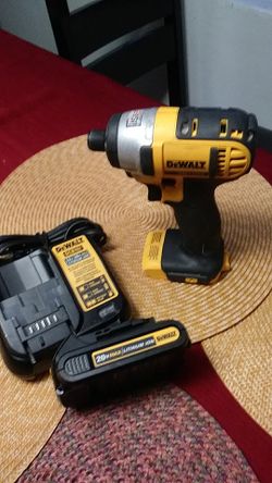 Dcf885inpact driver come whit chrager and battery. Sold