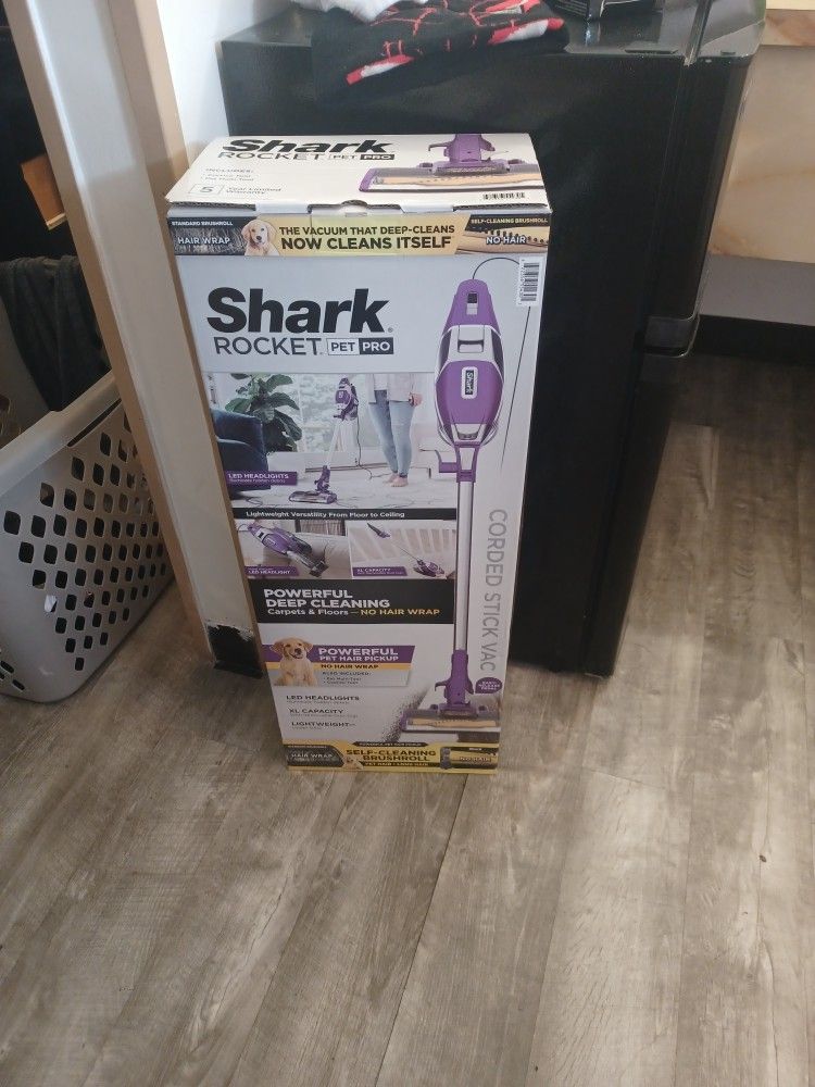 Shark Rocket Pet Pro Powerful Deep Cleaning No Hair Wrap Carpets And Floors Corded Stick Vacuum