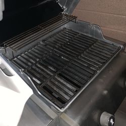 Weber Spirit E-210 BBQ Grill Asador Propane two burners silver and black
