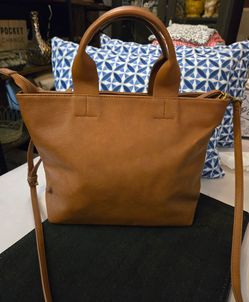 Universal thread handbag with removable shoulder strap