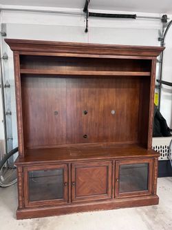 Large Wood Entertainment Center / TV Cabinet – Great Condition
