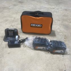 RIGID 18V Lithium-Ion (2) 4.0 Ah Battery Starter Kit with Charger and Bag