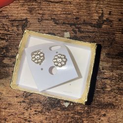 Men Gold earings 