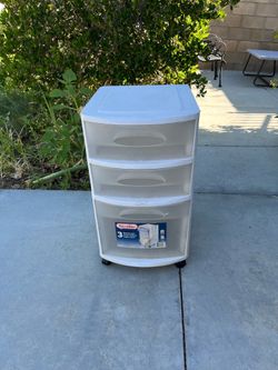 Plastic drawers $15