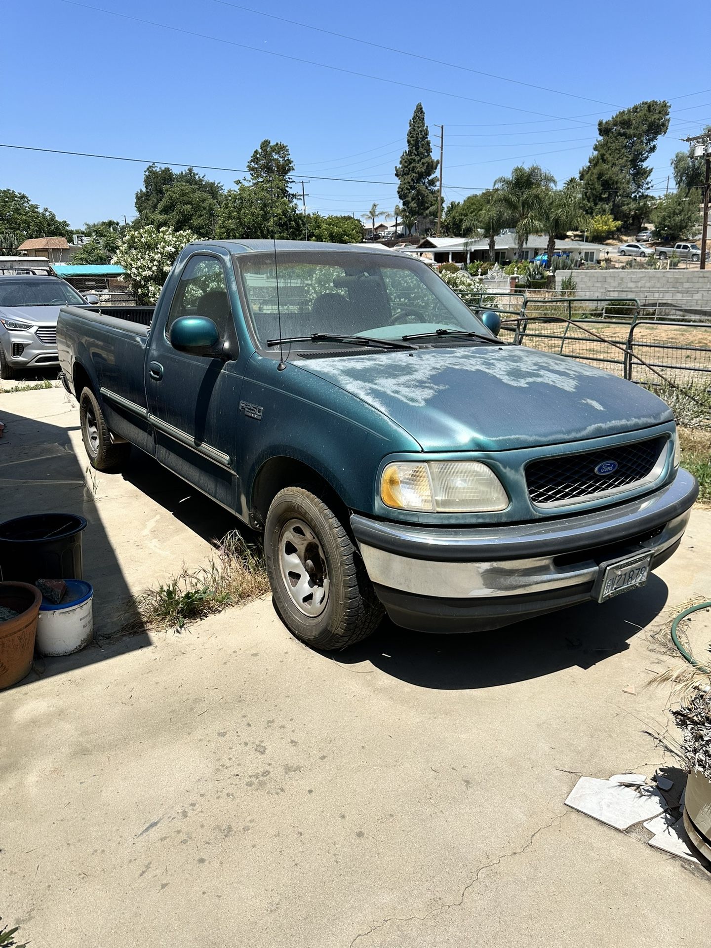 F250 Ford Long Bed Pickup Truck