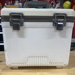 Engel 7.5 Quart Drybox / Cooler / Live Bait Cooler