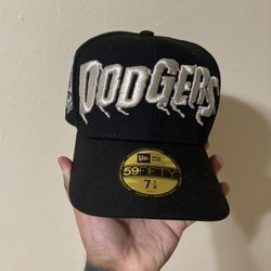 LA Dodgers Silver Graffiti script Fitted 💙🤍 Size 7 1/8