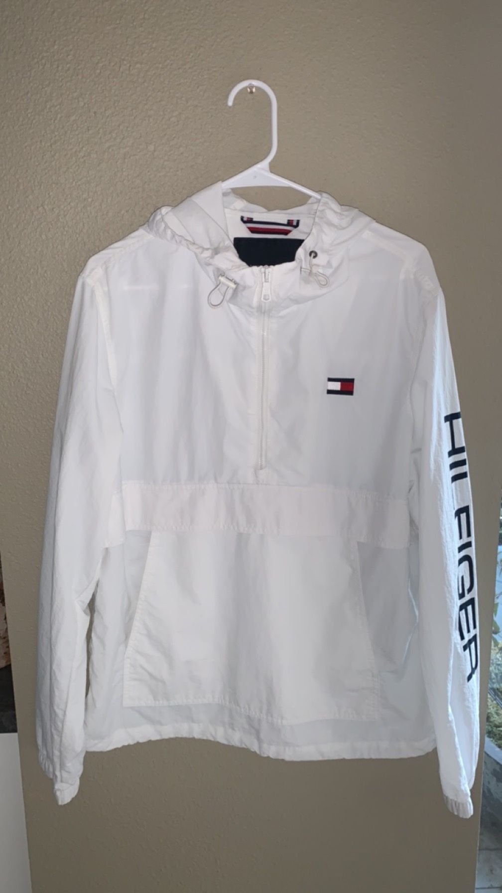 Tommy Hilfiger Water Resistant Windbreaker Jacket (SZ MEDIUM)