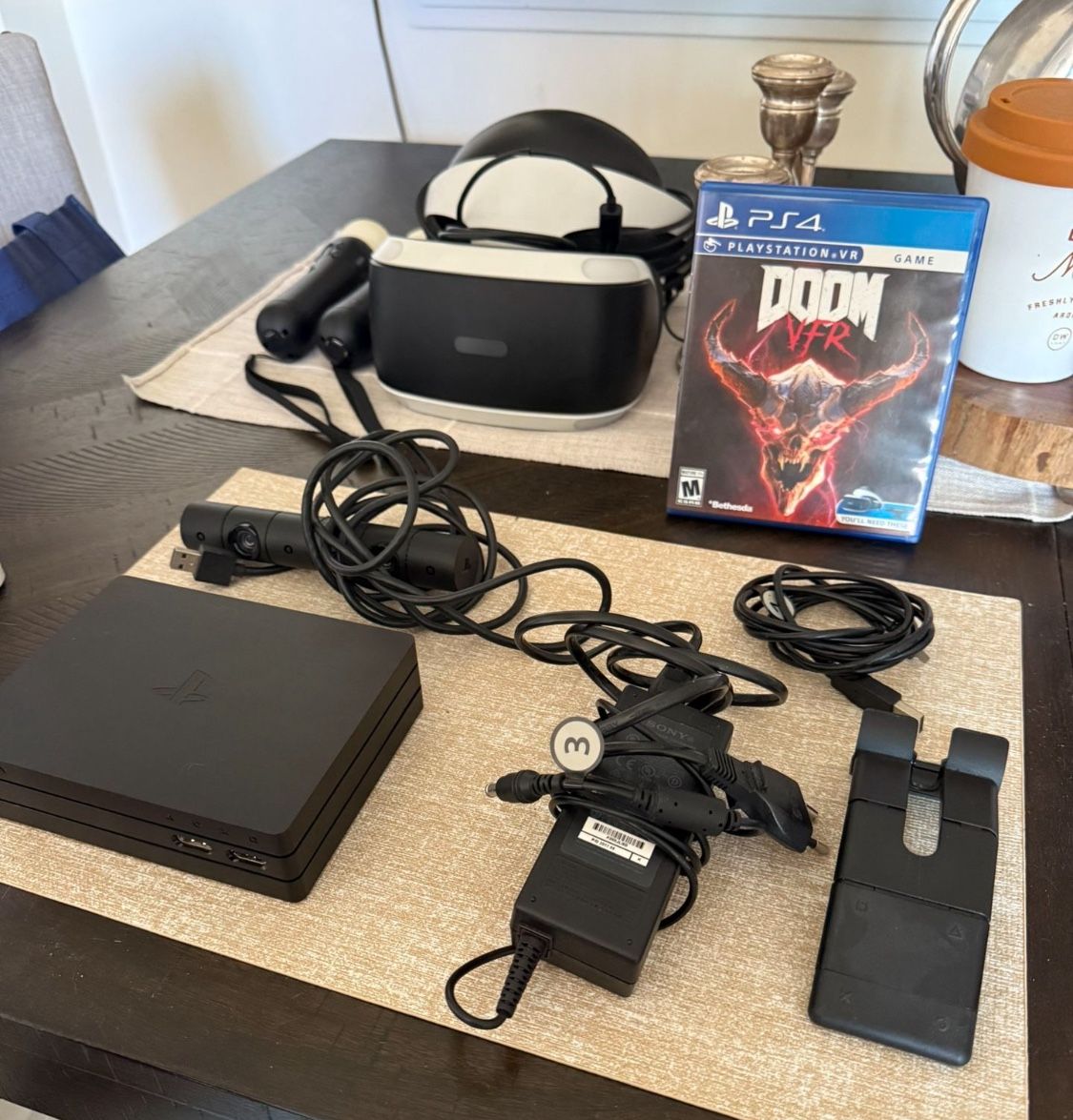 VR SET FOR PS4 W/ DOOM GAME INCLUDED