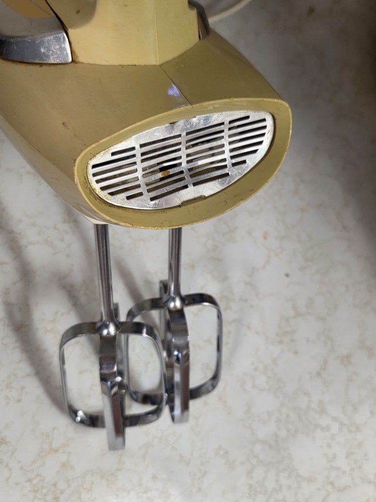 Vintage General Electric (GE) 3-speed hand mixer