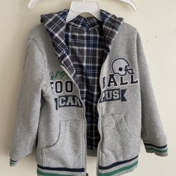 This is a reversible hoodie for boys. The design is very practical. One piece of clothing can present two completely different styles: 1. Grey sport s