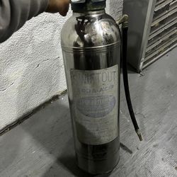 Antique extinguisher 🧯