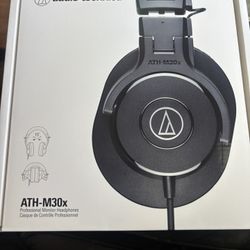 Audio Technica Headphones + HeadSet Stand