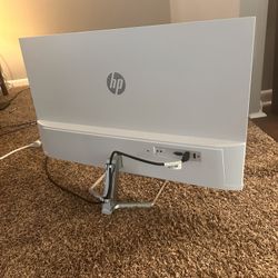 HP M32f LED Monitor  (31.5”) large flat screen monitor w/speakers! Perfect Condition 