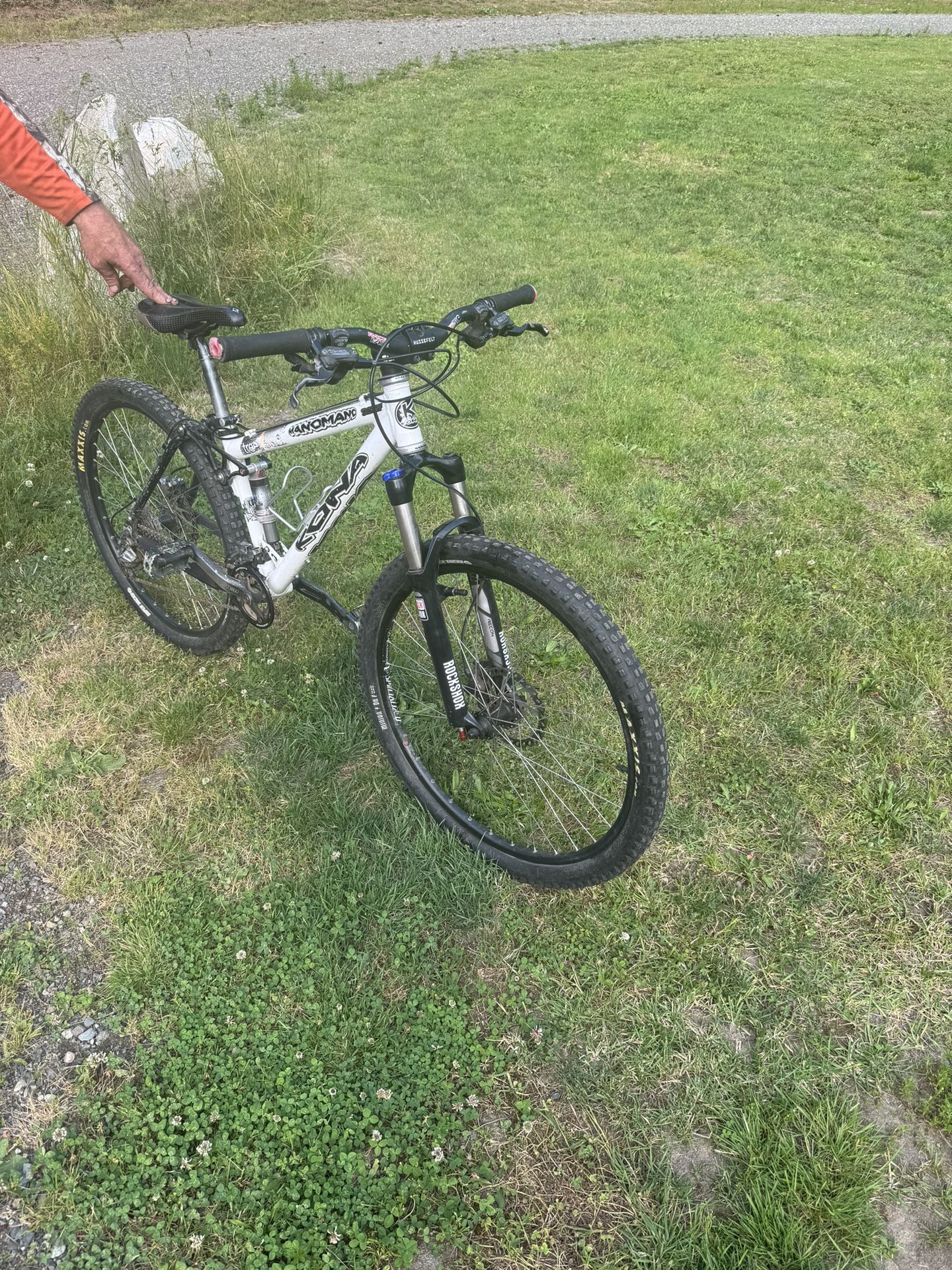Kona Mountain Bike 25 Inch Tires ,14 Inches From Center Of Frame At Pedals To Bottom Of Seat!