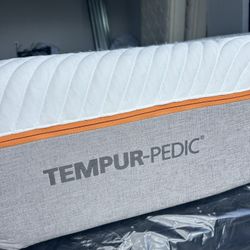 King Tempurpedic Contour Supreme mattress had Mattress protection on it pet free smoke free home like new!  I can deliver or come see  Retail $3,998 Y