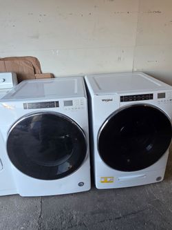 Whirlpool front load washer and GAS dryer set