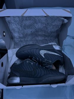 Size 9 LeBron XXI/21 Men’s Basketball Shoes