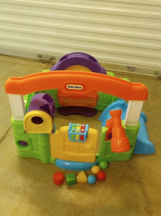 Little Tikes Baby/Toddler Activity Center-indoor/ Outdoor Use