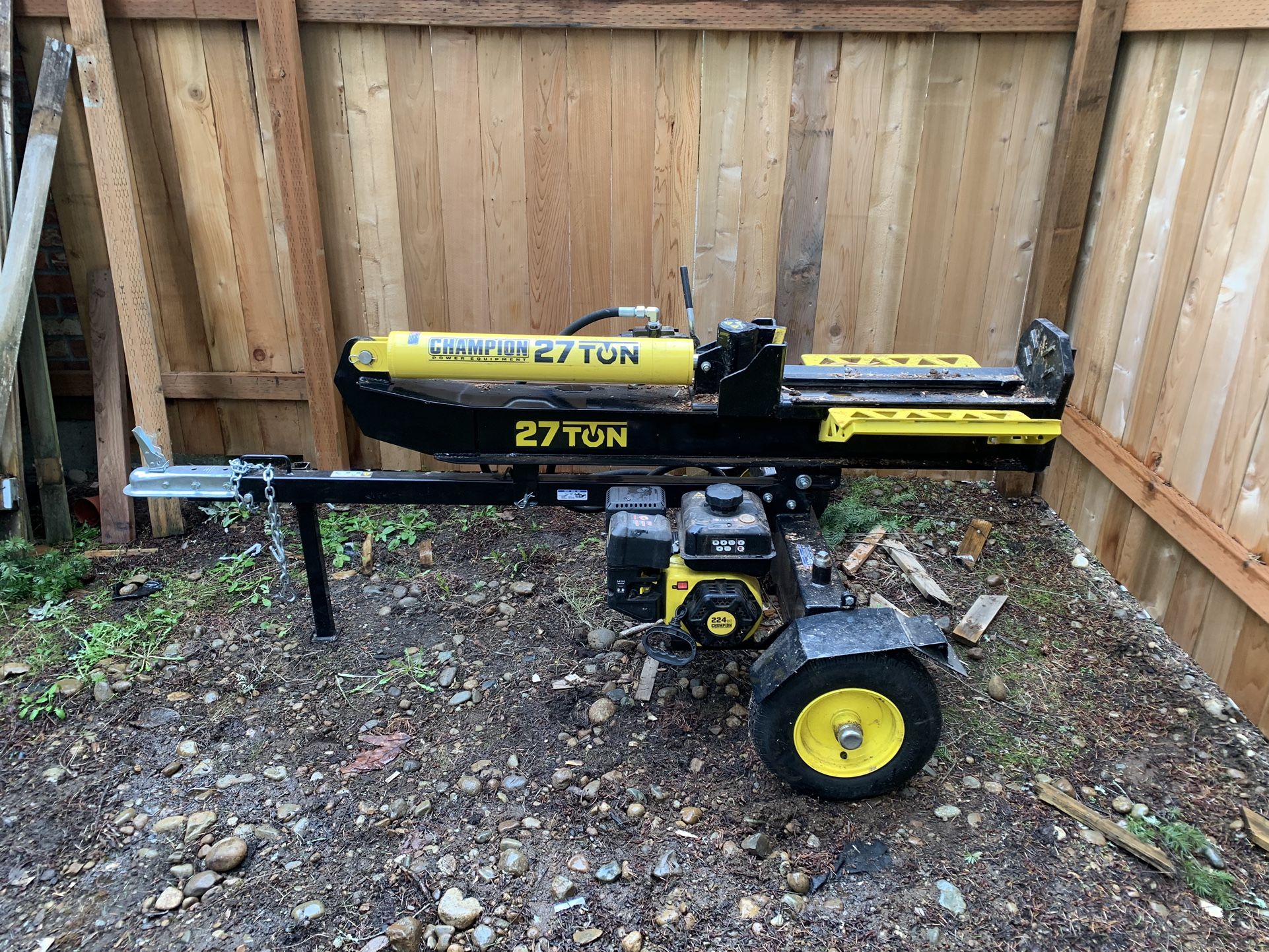 Champion 27 Ton 224 cc Gas Powered Hydraulic Wood Log Splitter with