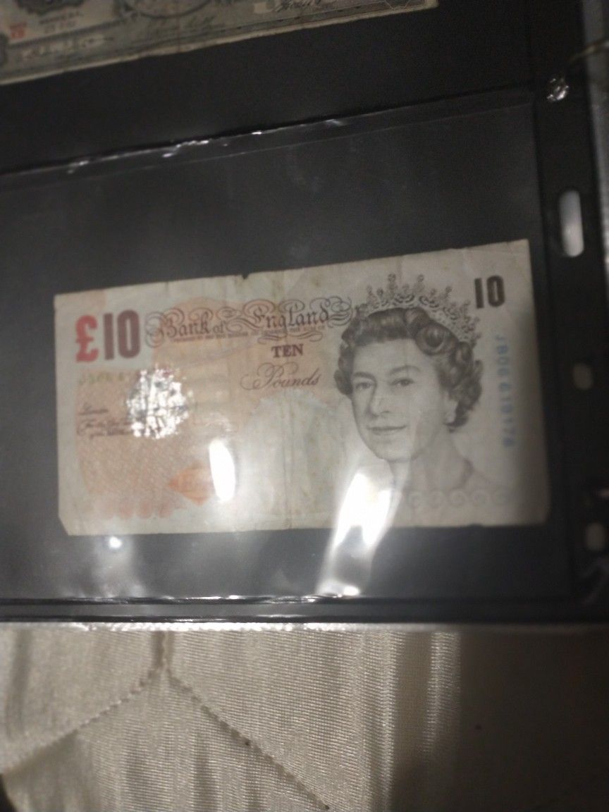 10 Pound England bill