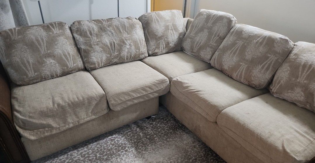 Sectional Couch – Washable Covers
