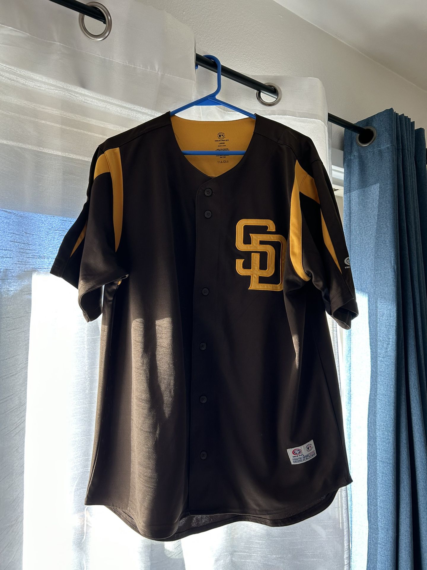 Men's San Diego Padres Jersey for Sale in Carlsbad, CA - OfferUp