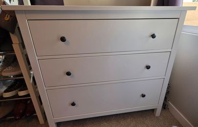 Hemnes IKEA satin white 3 drawer dresser