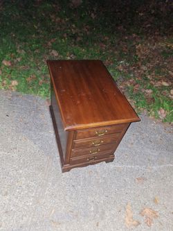Wood Nightstand with 2 Drawers
