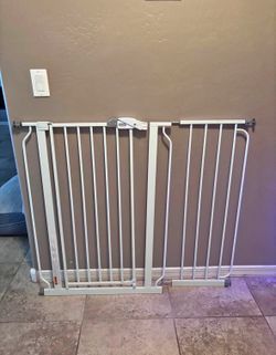 Extra Tall & Wide Pet Gate / Safety Gate - Fits Openings 29” - 49”