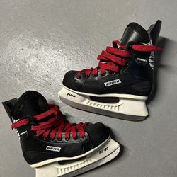 BAUER SZ 3 Hockey Skates 