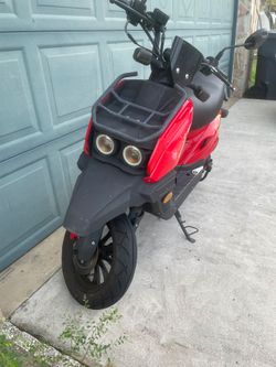 Revo Attack 50cc scooter