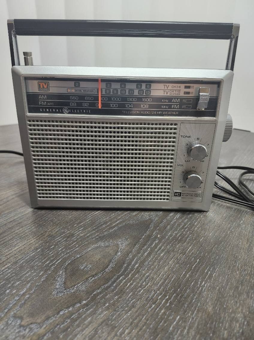 Vintage General Electric Radio