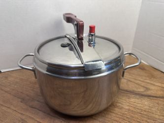 Lagostina 1.5 LIT stainless steel Pressure Cooker Made In Italy