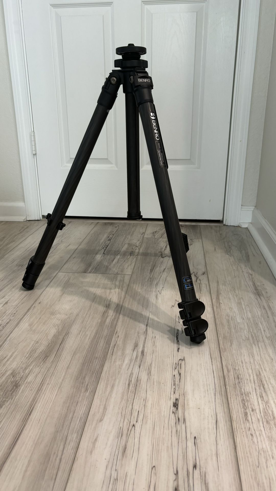 Benro TAD37C Adventure Carbon Fiber Tripod W/ Benro Case