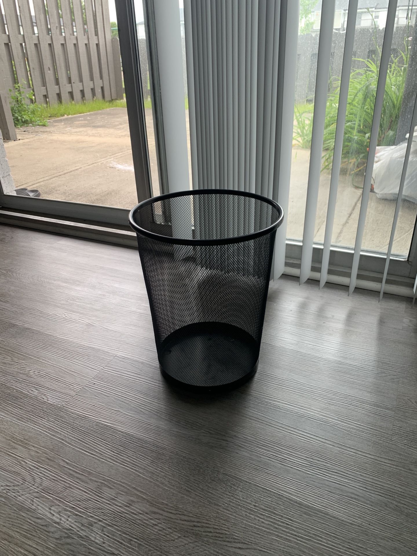 Trash bin