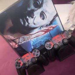 Ps4 With Cover And 2 Controllers 