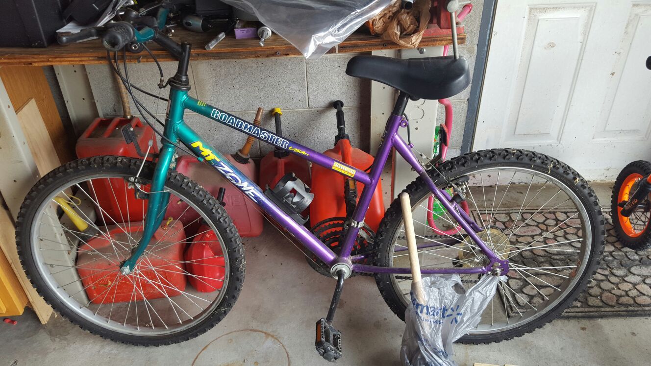 Roadmaster Mt. Zone girls mountain bike for Sale in Louisville KY