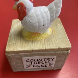 Vintage sweet nesting chicken trinket box