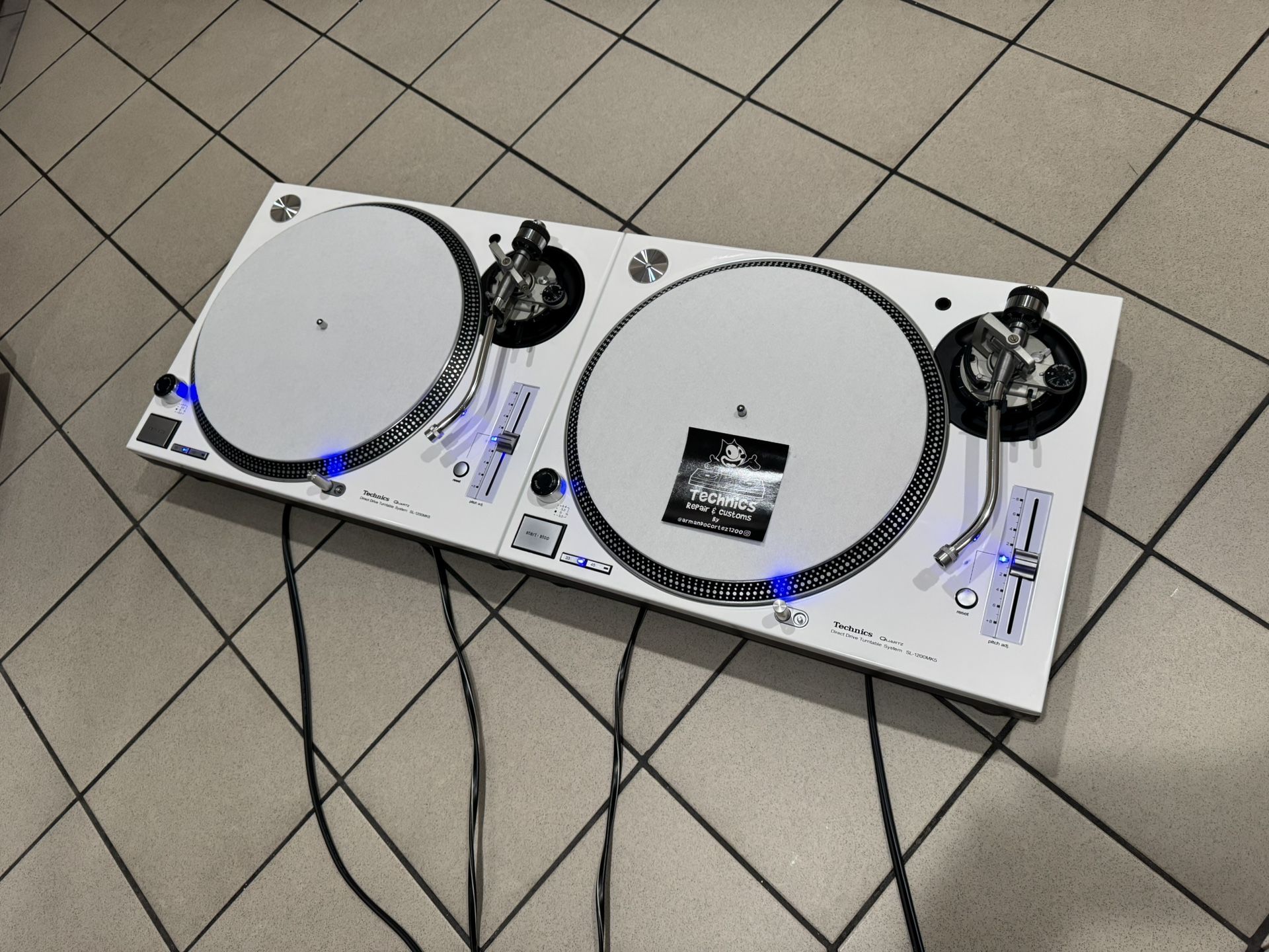Technics sl-1200mk5 Beautiful Gloss White Fully Tuned Up, Pair!!!