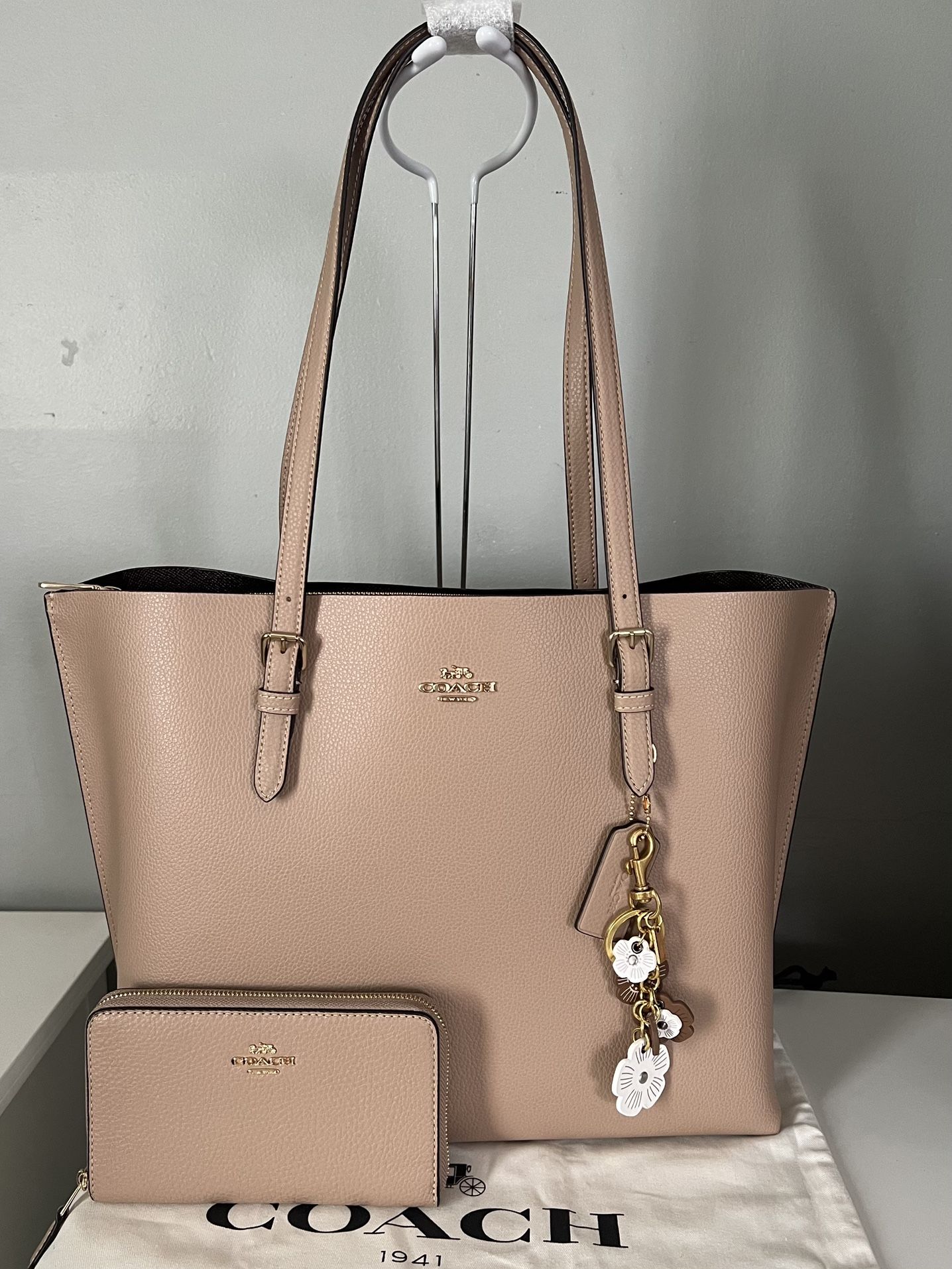 Coach Tote Bag And Matching Wallet 