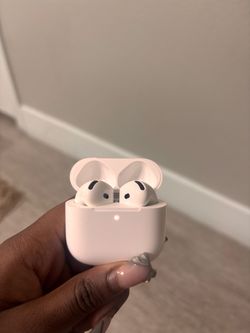 Apple AirPods 4  with Charging Case
