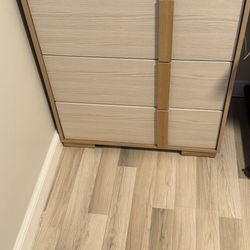 Almost Brand New Queen Size Bedroom Set