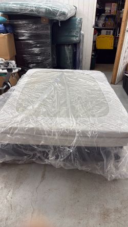 Serta Icomfort queen mattress
