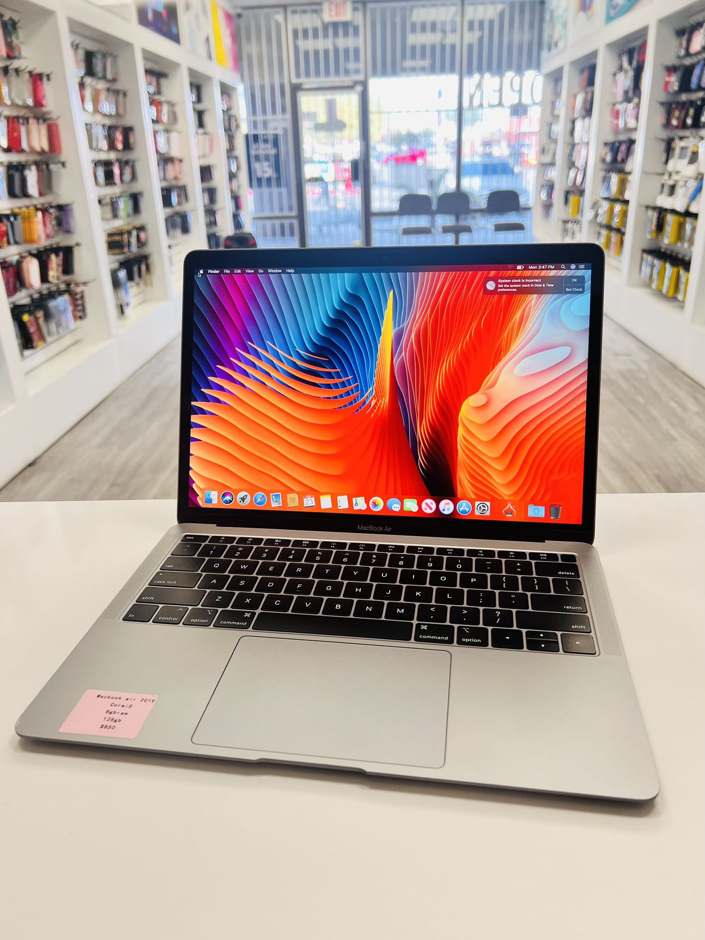 MacBook Air 13” 2019 Core i5 8gb Ram 128gb $50 Down