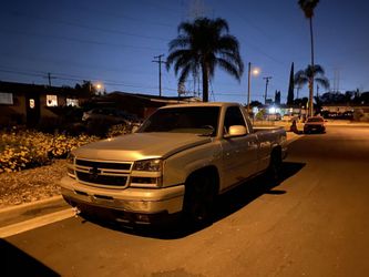 2006 chevy Silverado headlights only top pair