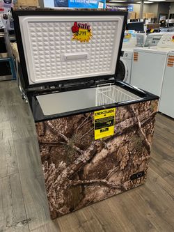 Chest Freezer 7.0 cu.ft Read Description