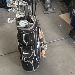 Right handed golf set