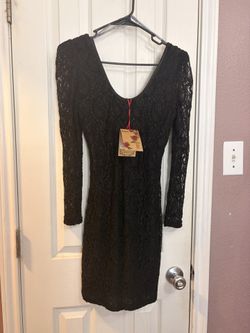 Black lace long sleeve dress with a scoop neckline and a slit on the side. Size: